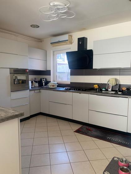 Casă cu 6 camere cu Canalizare în Ultracentral