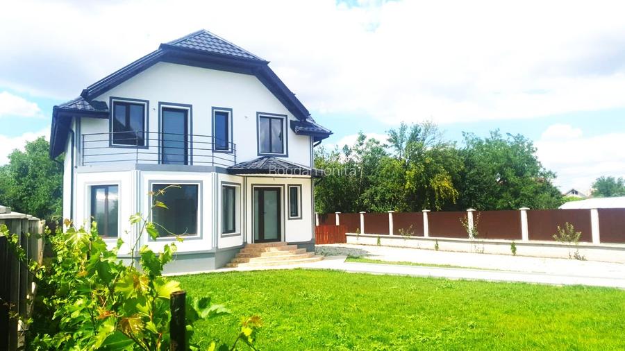 Palatul din Dobreni-5 Camere-La Bulevard-Teren 800mp-Apa Curenta-Comuna Dobreni