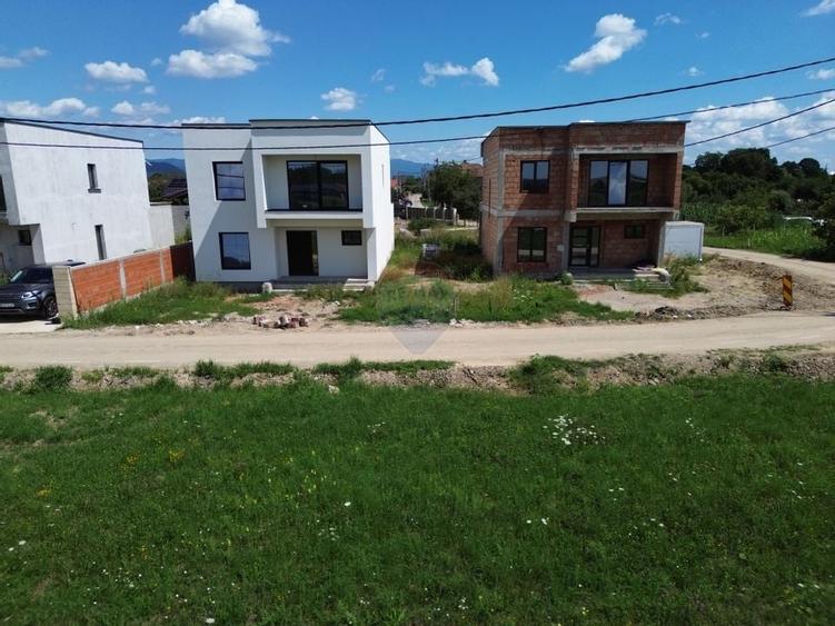 Casă moderne cu 4 camere de vânzare in SASAR / 5 ari teren / utilitati - 12