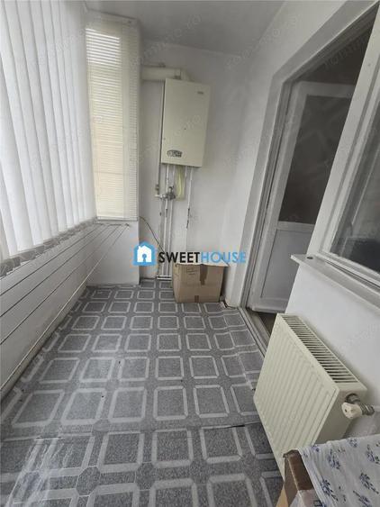 Apartament cu trei camere in zona centrala - 2