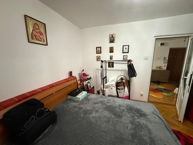 Apartament cu 2 camere,etaj 3, zona Ulpia - 12