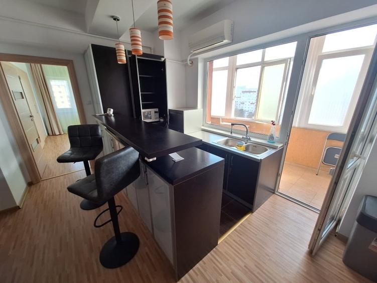 Apartament cu 3 camere semidecomandat, mobilat în Berceni
