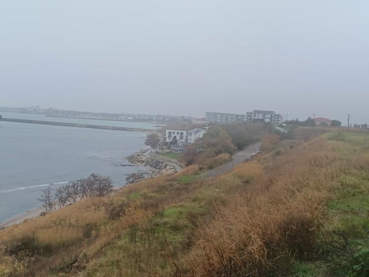 Vând teren intravilan 1050mq,pe colț, al treilea rand la mare, zona Epava - 6