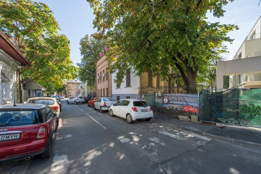 NOU pe Piata! Zona Armeneasca, str. Licurg nr.4. Casa-Vila, 7 camere.Teren 475mp - 10