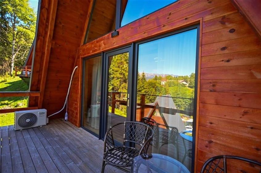 Ansamblu tip A frame, Moieciu de Jos, 2025 - 2