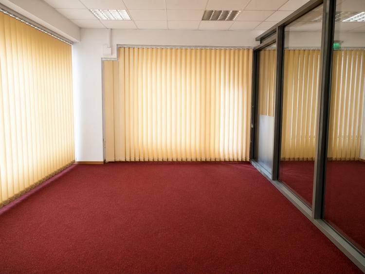 Birou, de 177 mp, în Central