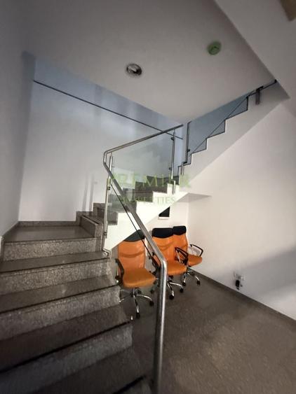 Casă de vânzare  pretabilă pentru clinica, cabinet medical, birouri - 9