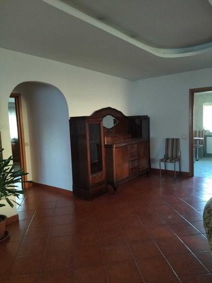 Apartament cu 3 camere semidecomandat în Exterior Vest