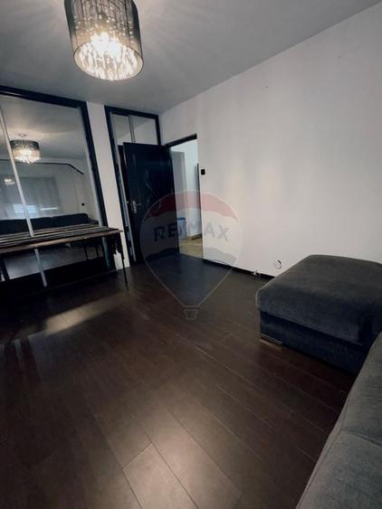 Apartament cu 4 camere decomandat, mobilat în 1 Mai