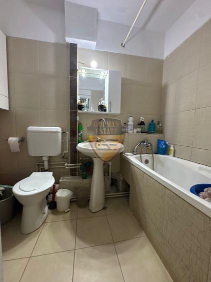 3 Camere, Capitol Bd Mamaia 81mp, 3 balcoane, etaj 4/4, centrala gaz, 2 bai, A/C - 8