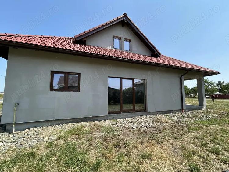 Vand vila noua Livada-Sanleani,st.840 mp,sc.130 mp,situat pe 2 strazi - 9