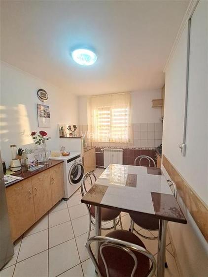 Apartament cu 3 camere decomandat în Rogerius