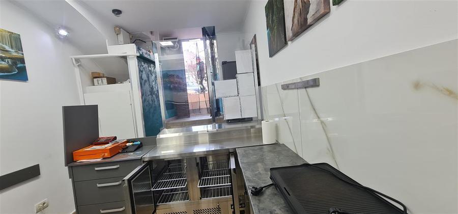 Afacere cu dotare Fast Food pe Revolutiei linga Primarie - 10