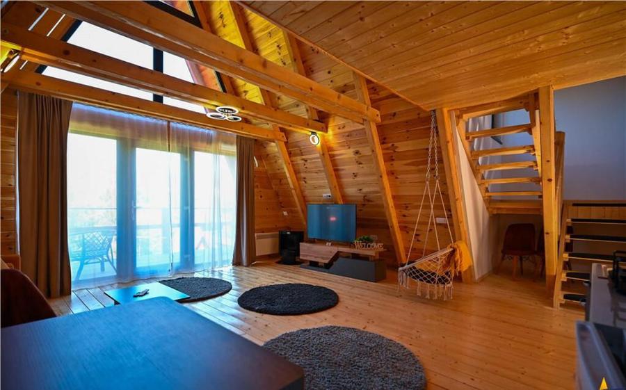 2 Case A frame,mobilate,accesorizate, 2.500 mp teren,peisaj, - 2