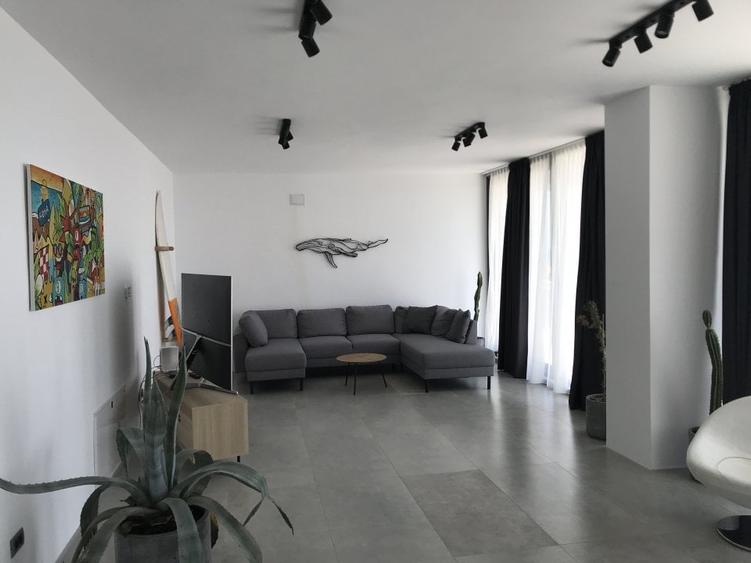 UNICAT! Vila in prima pozitie la mare - 1