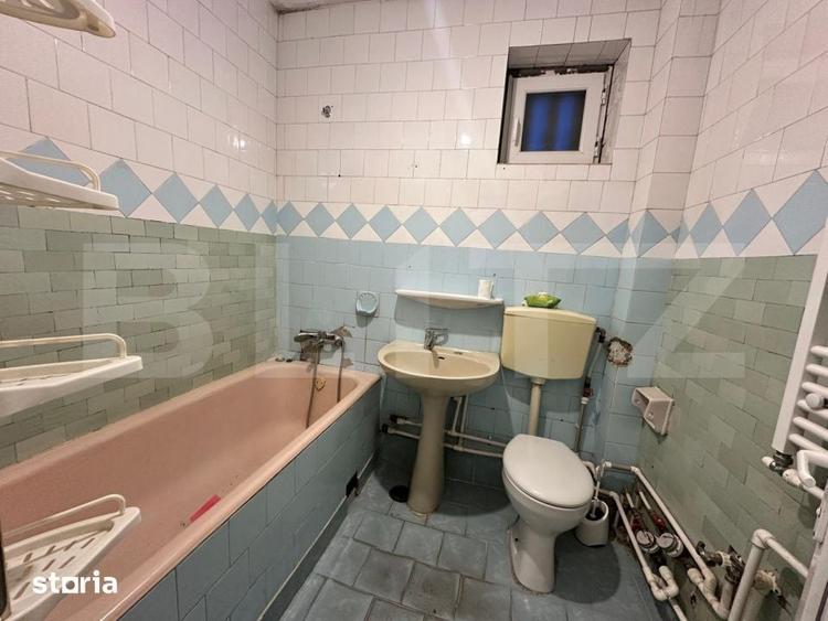 Apartament cu 3 camere semidecomandat în Rovine
