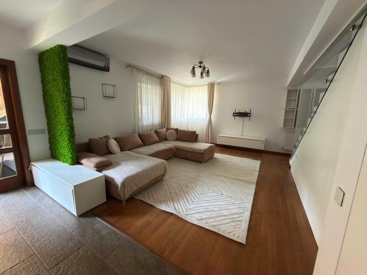 Apartament cu 3 camere decomandat în Europa