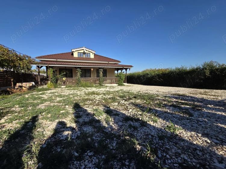 Casă cu 4 camere cu Teren 2000 Mp în Agighiol