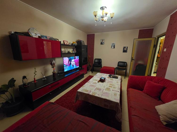 Apartament cu 3 camere decomandat în Brotăcei