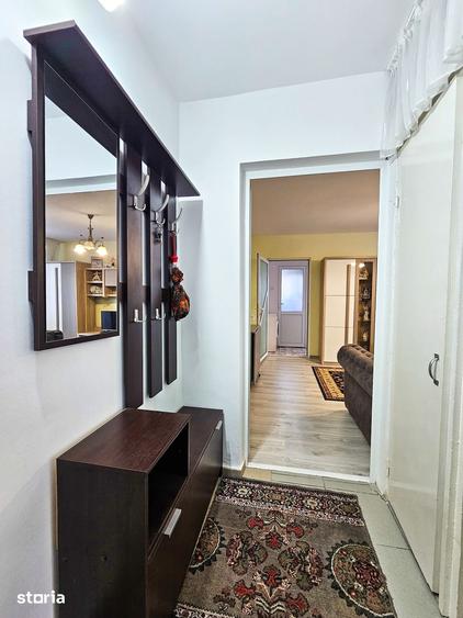 Apartament cu 2 camere semidecomandat în Podu Roș
