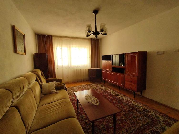 Apartament cu 3 camere decomandat în Ștrand