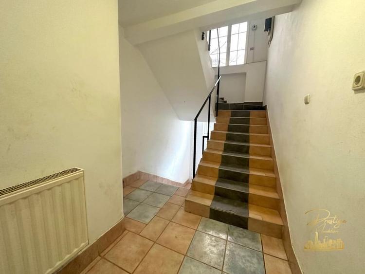 Casă individuală cu 8 camere cu Canalizare în Orașul Nou