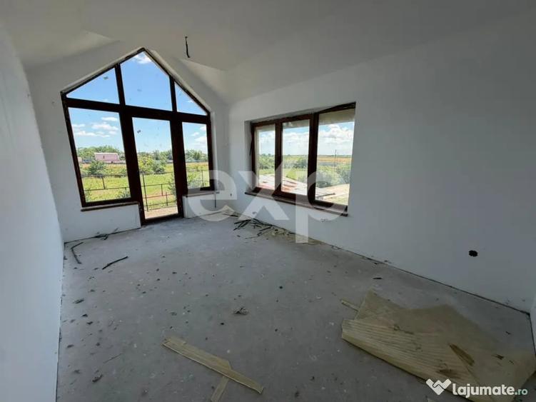 Casă cu 7 camere cu Teren 1000 Mp în Butimanu