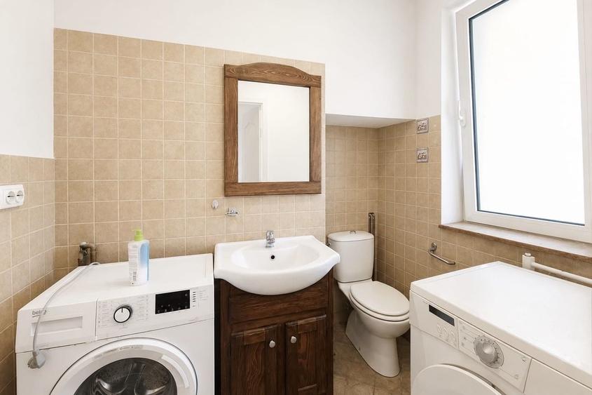 Apartament cu 4 camere, mobilat în Central