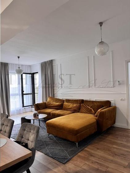 Apartament cu 3 camere semidecomandat în Nord-Est