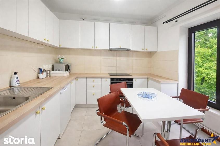 Casă cu 4 camere cu Teren 500 Mp în Central