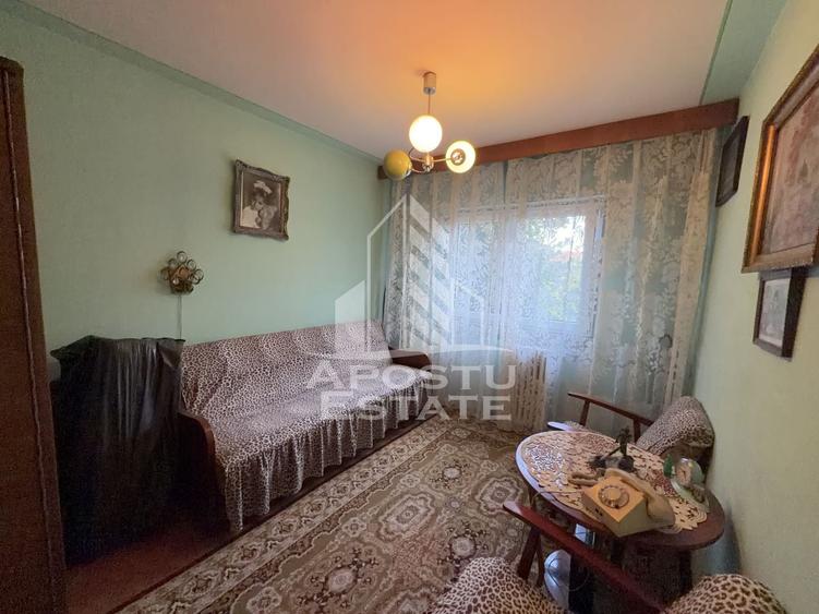 Apartament cu 3 camere decomandat în Bucovina