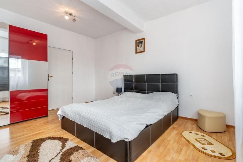 Casă individuală cu 10 camere cu Teren 629 Mp în Dâmbul Rotund