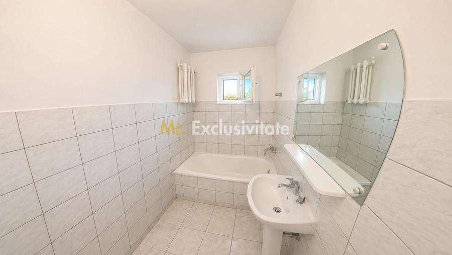 Casă individuală cu 4 camere cu Canalizare în Nord-Vest