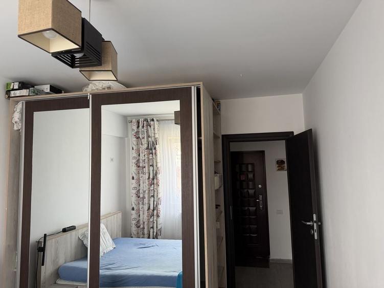 Apartament cu 2 camere decomandat în Roșu