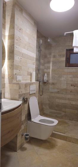 Apartament cu 3 camere decomandat în Faleză