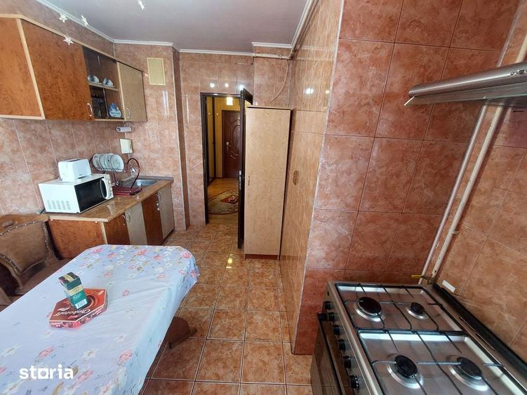Inchiriez Apartament 3 camere Mobilat utilat 300 euro zona Zero - 8