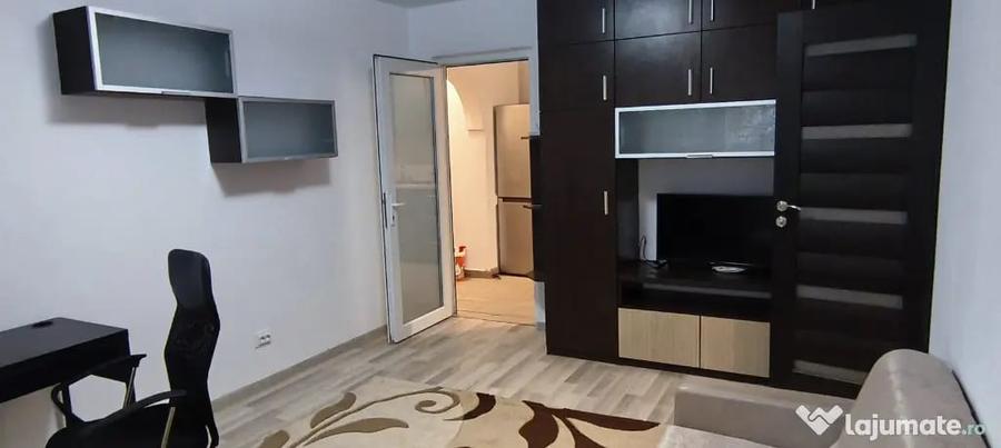 Apartament cu 2 camere semidecomandat în Tei