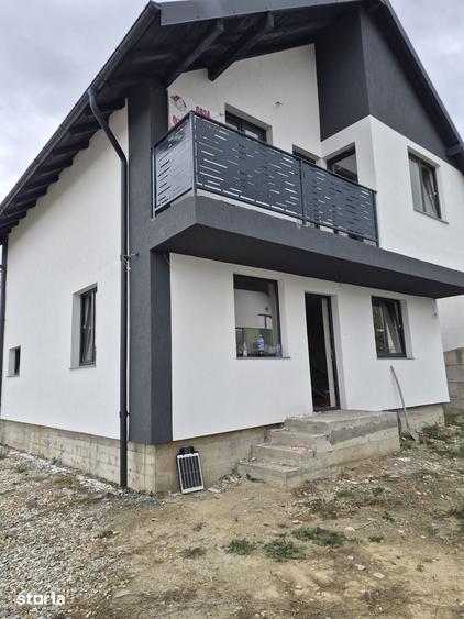 Casă cu 4 camere cu Teren 460 Mp în Ștefănești