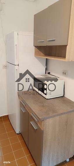 Apartament cu 3 camere decomandat în Cornișa
