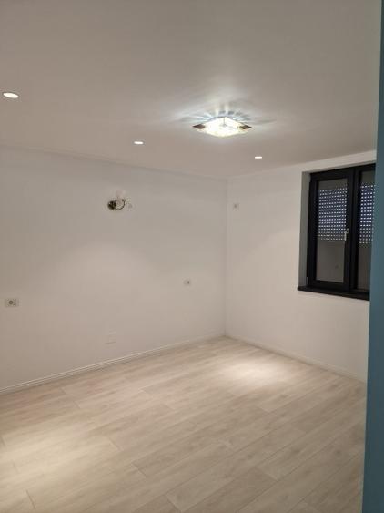 Apartament cu 5 camere decomandat în Central