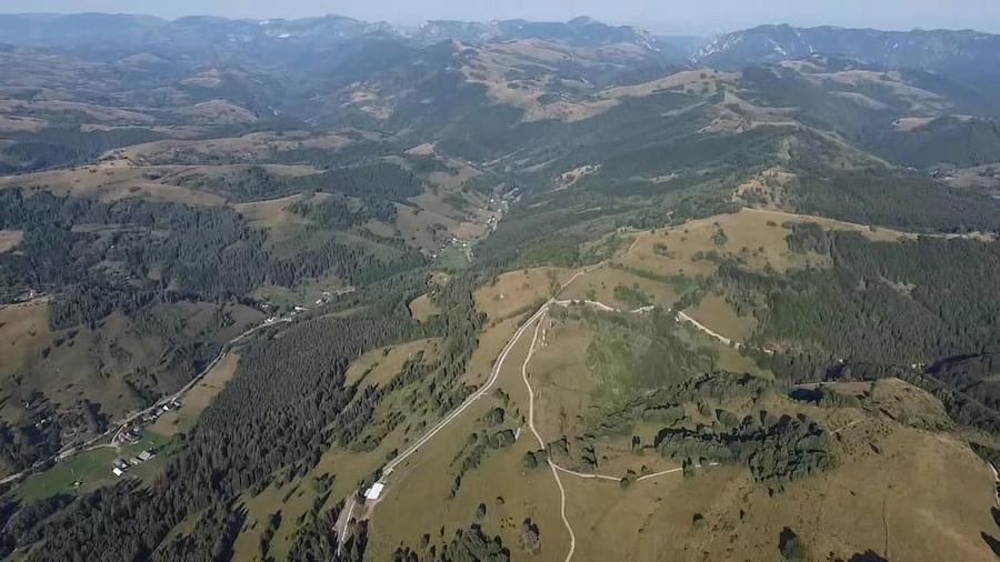 Teren de 10700 mp, în Valea Barnii