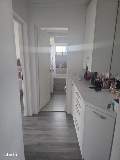Apartament cu 3 camere decomandat în Micro 16
