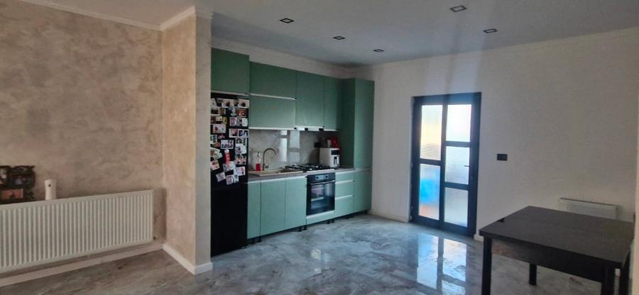 Casă individuală cu 2 camere cu Teren 144 Mp în Est