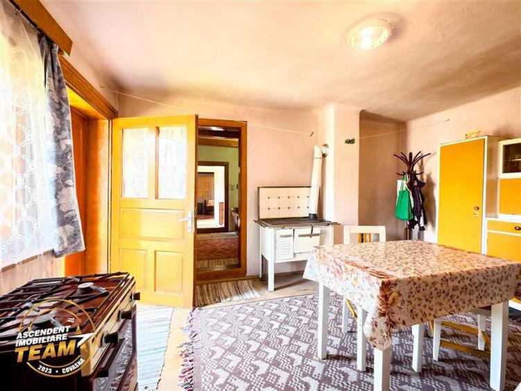 Casa traditionala din lemn, cu sura din piatra, Arcus, Covasna. - 13