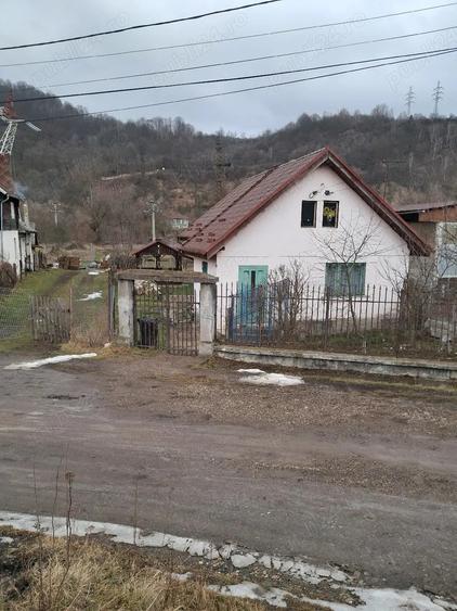 Vand casa cu teren in municipiul Vulcan - 2