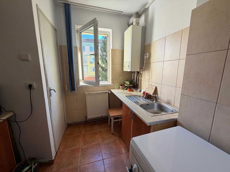 Vand apartament 3 camere - decomandat - etaj 2 - Strand - 2