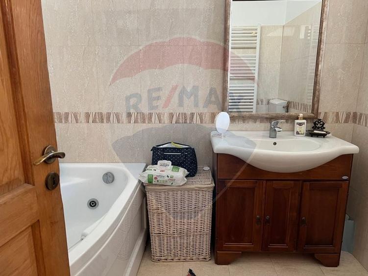 Casă / Vilă cu 4 camere de închiriat - 9