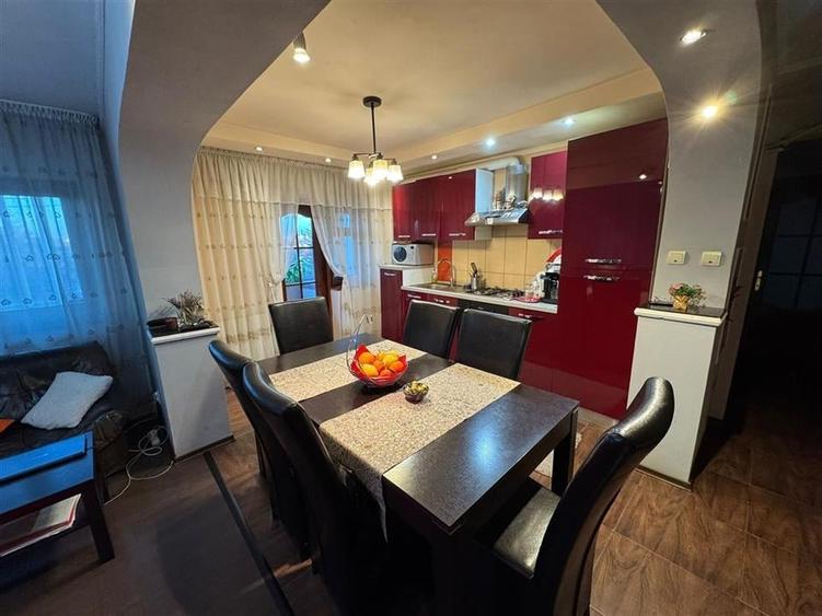 Apartament 3 camere, etaj 3 , zona Liceul Pedagogic, mobilat - 6