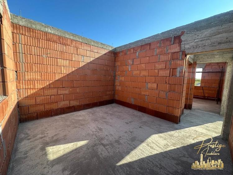 Casa la rosu si teren de 560 mp de vanzare in Tarian - Bihor - 7