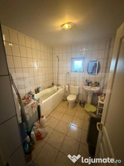 Casă cu 7 camere cu Teren 1000 Mp în Central